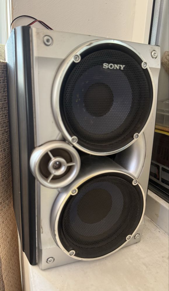 Продам магнитолу sony