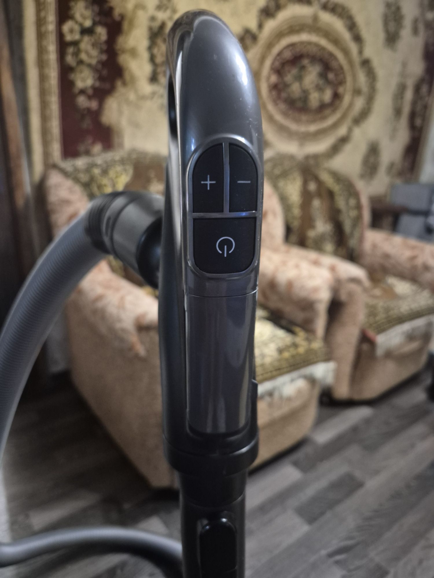 Продам пылесос Samsung Cyclone Force 390W