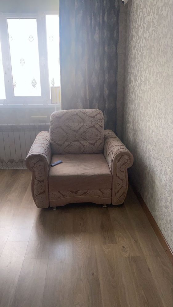 Диван с креслом