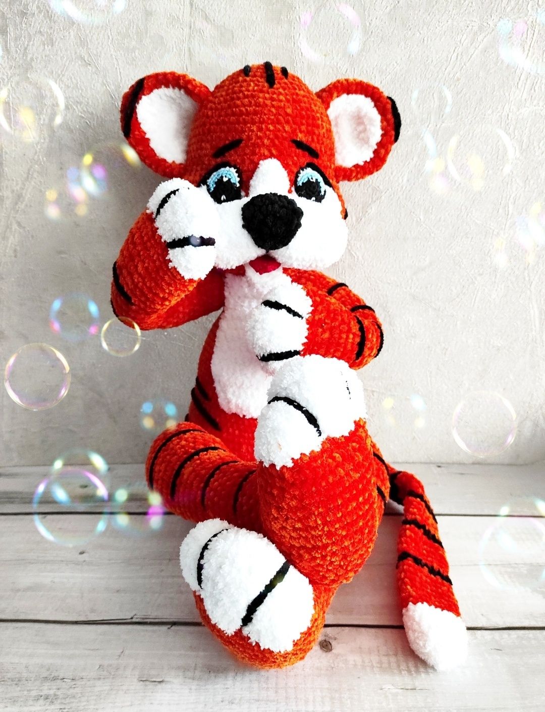 Заяц, тигр, кот, пчёлка, утка-игрушки вязаные