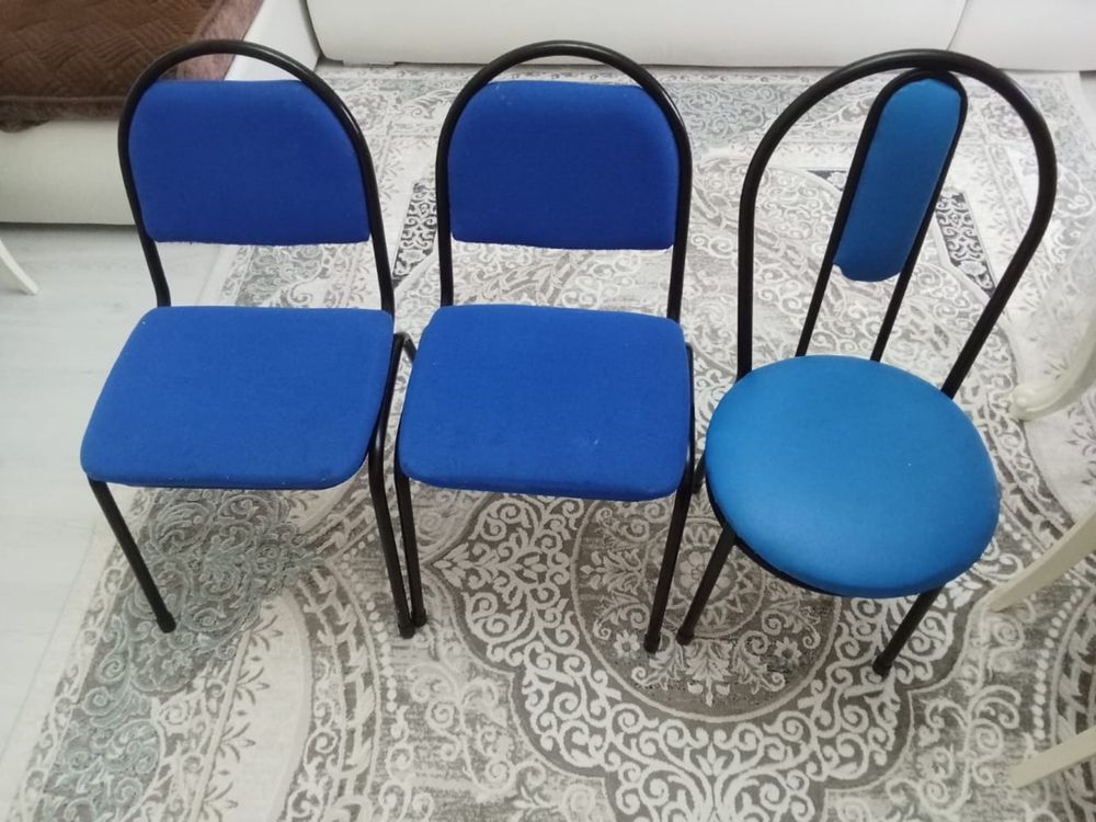 Продаю стулья синего цвета в хорошем стостоянии