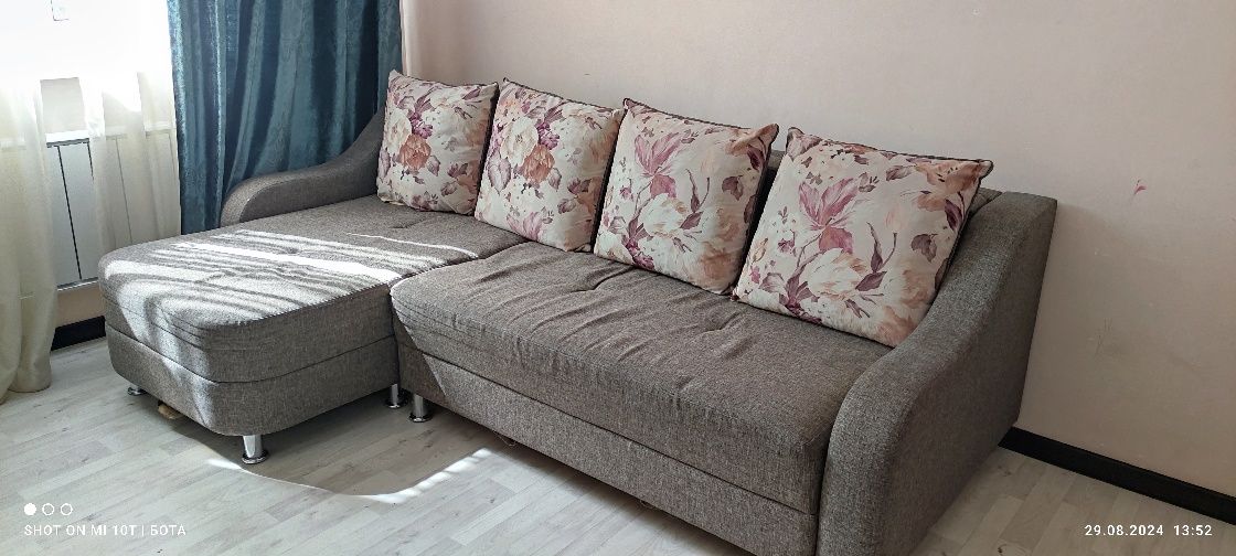 Продам угловой диван и дорогие шторы