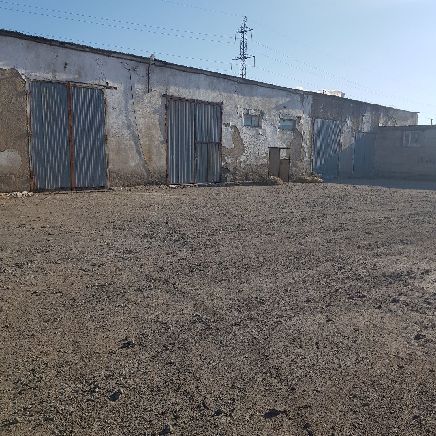 Продается производственная база.боксы 600кв.м .откормочная база 200кв.