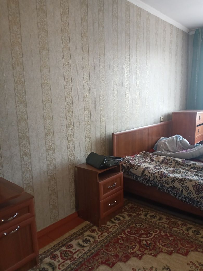 Спальний  гарнитур  100 000