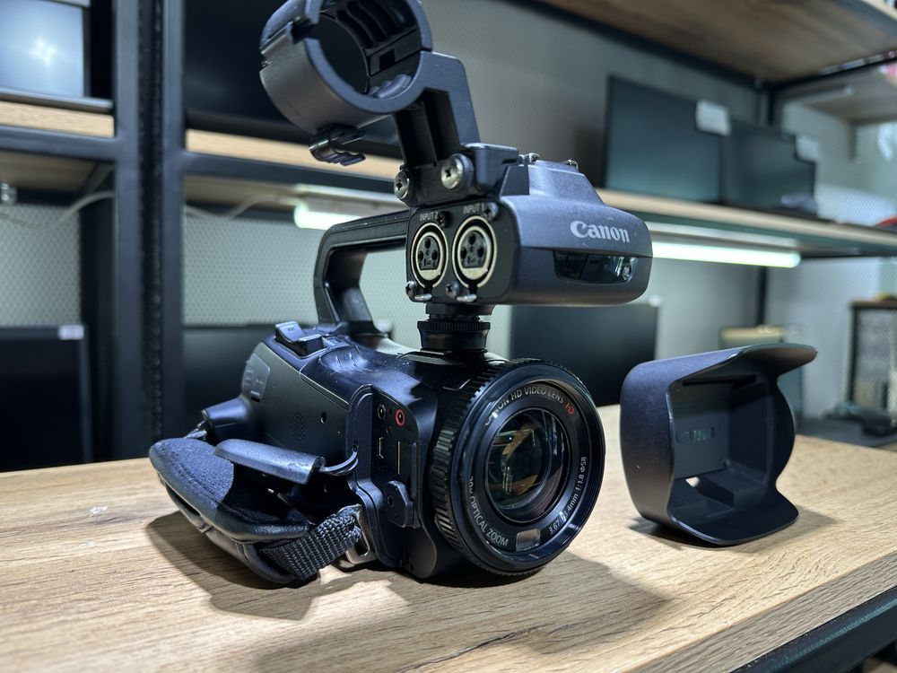 Видеокамера Canon XA20, Full HD 1080р, сенсорный дисплей, 10176/А10