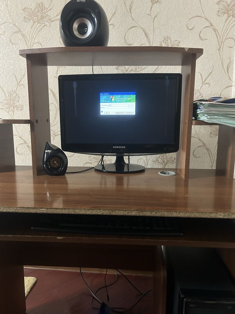 Компьютер самсунг+стол для компьютера