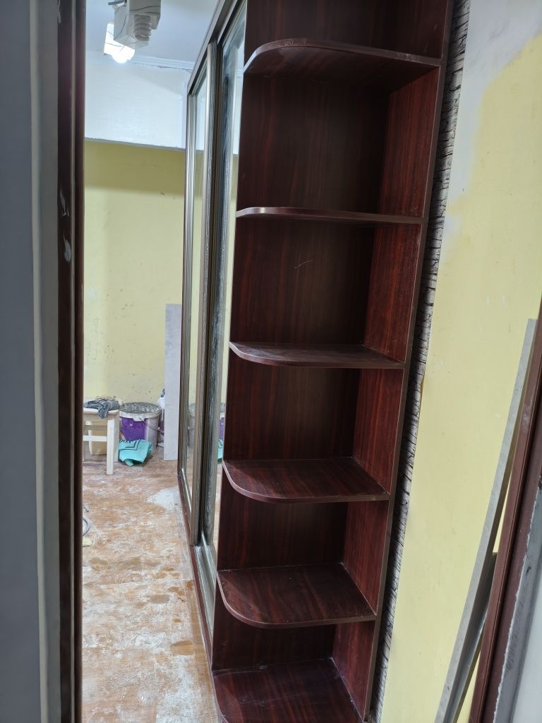 Продам шкаф в прихожую