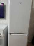 Продам холодильник  Indesit