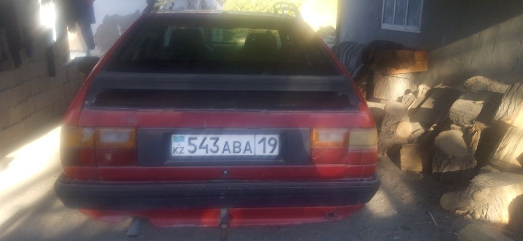 Audi--100 B/M1__