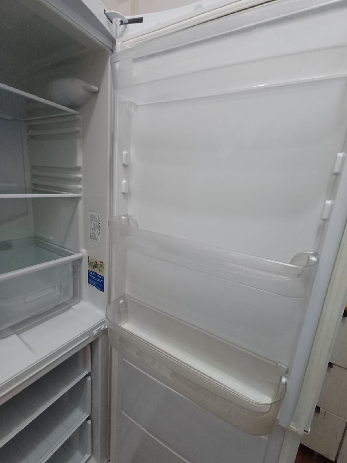 Холодильник indesit продам