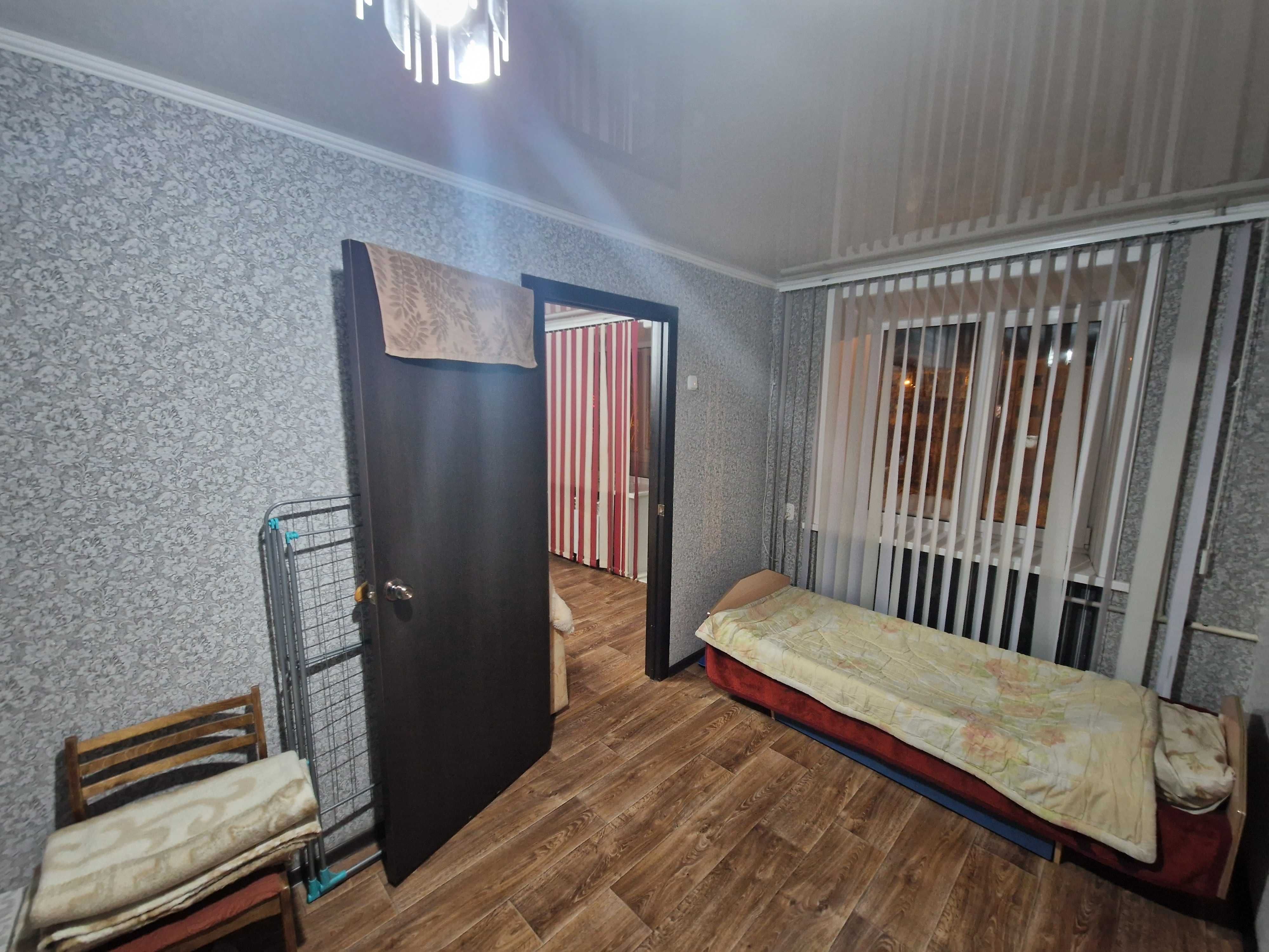 2-комнатнаяОСТАЁТСЯ ВСЁ!! КОСМОНАВТОВ 13, 3этаж,середина.