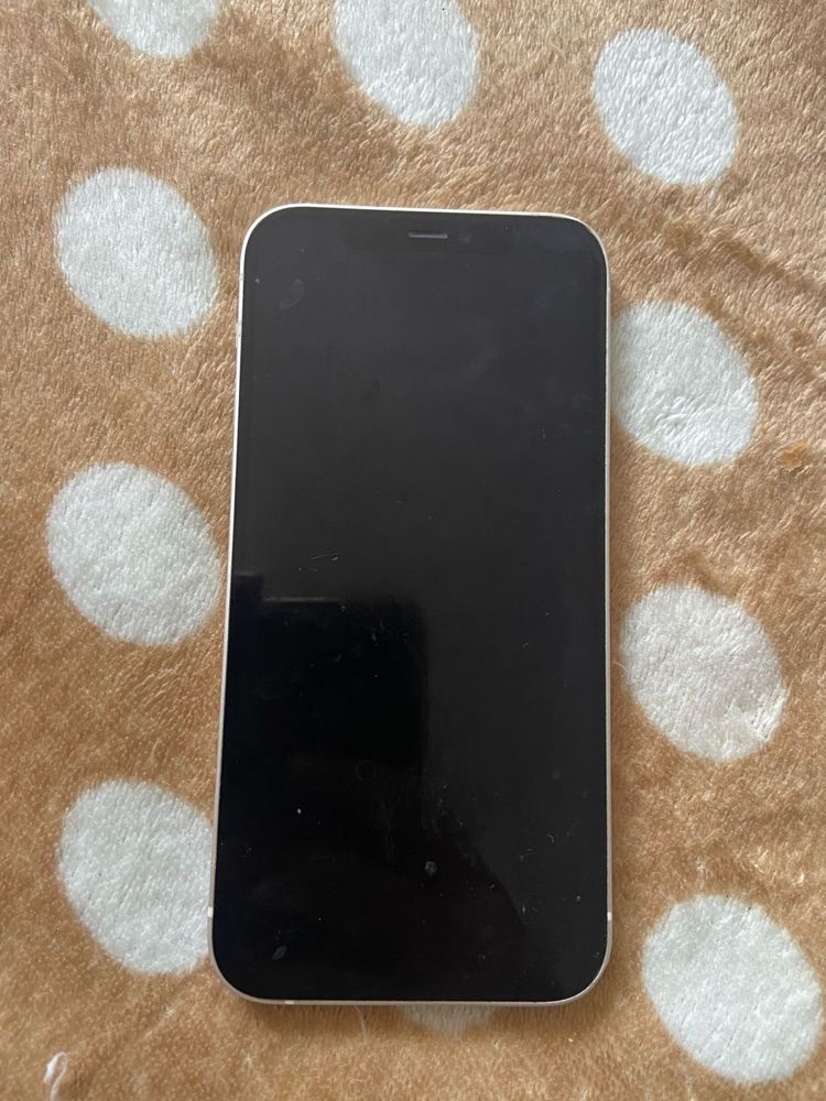 Продам IPhone 12 в хорошем  состояний кроме заднего стекла