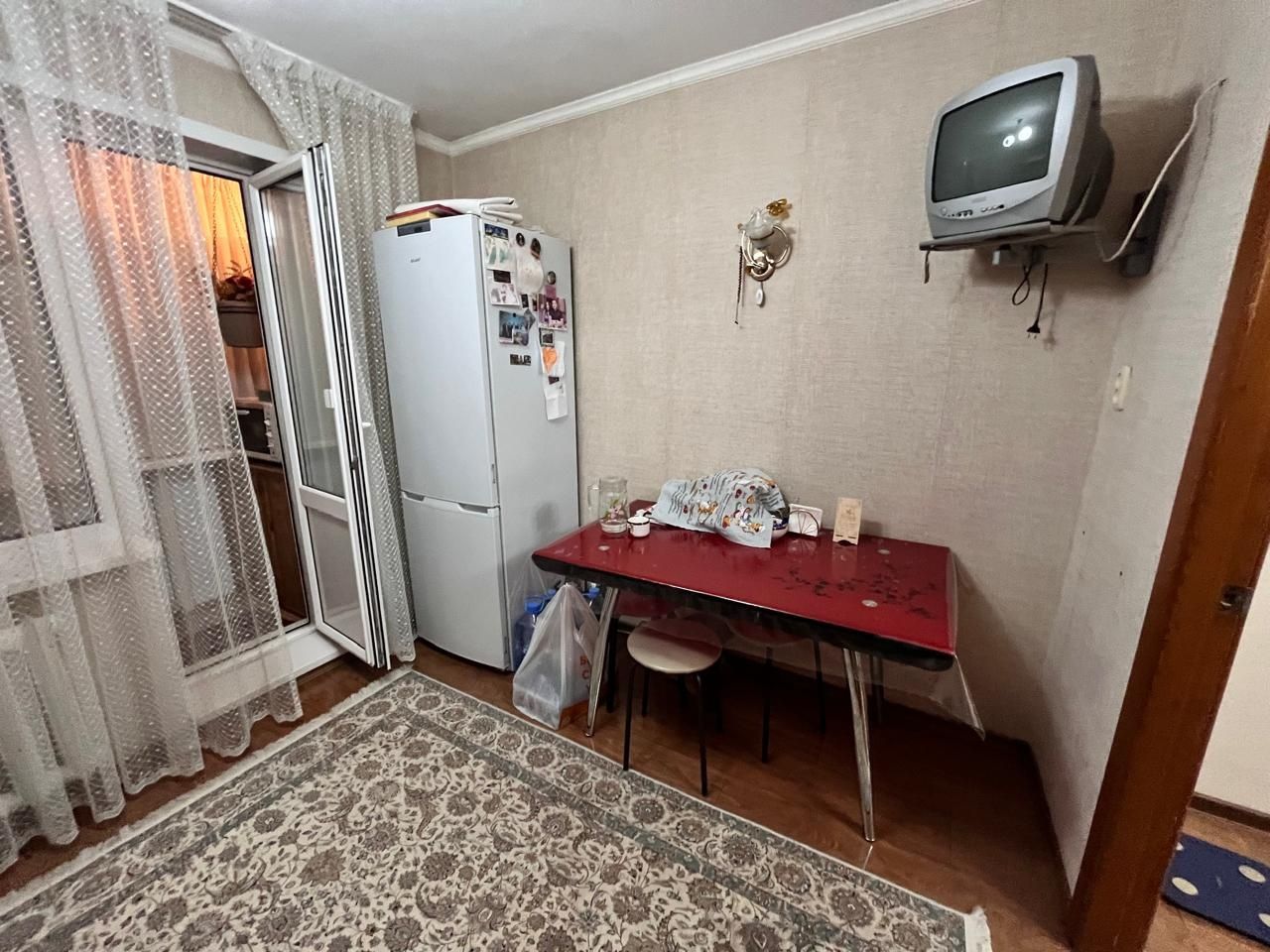 Продам отличную 3 ком квартиру,ленинградку,в районе 8 школы