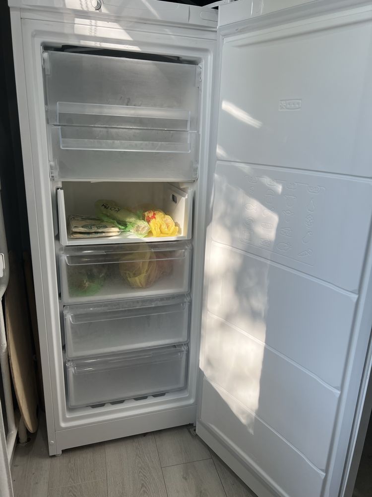 Продам морозильник