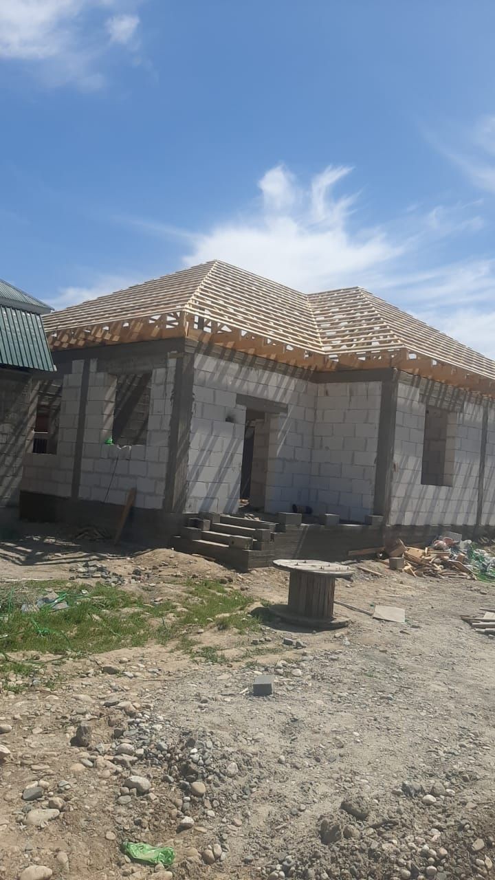 Продается недостроенный дом  в с. Ынтымак
