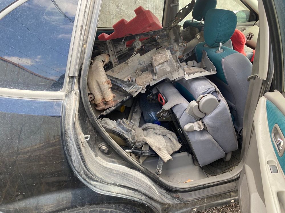 Nissan Tino Ниссан Тино на запчасти