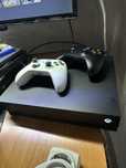 Xbox One X 1TB+17 игр +2  джойстика