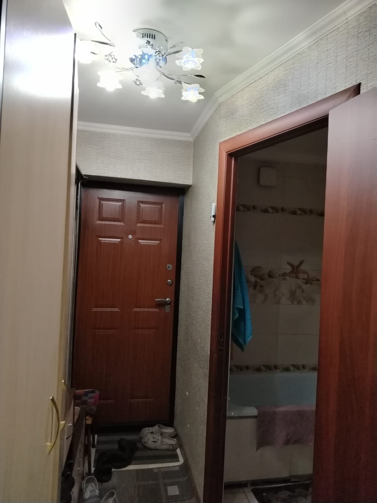 Меняю 2 х ком на 3х или4х комн,квартира находится ТД Сеным