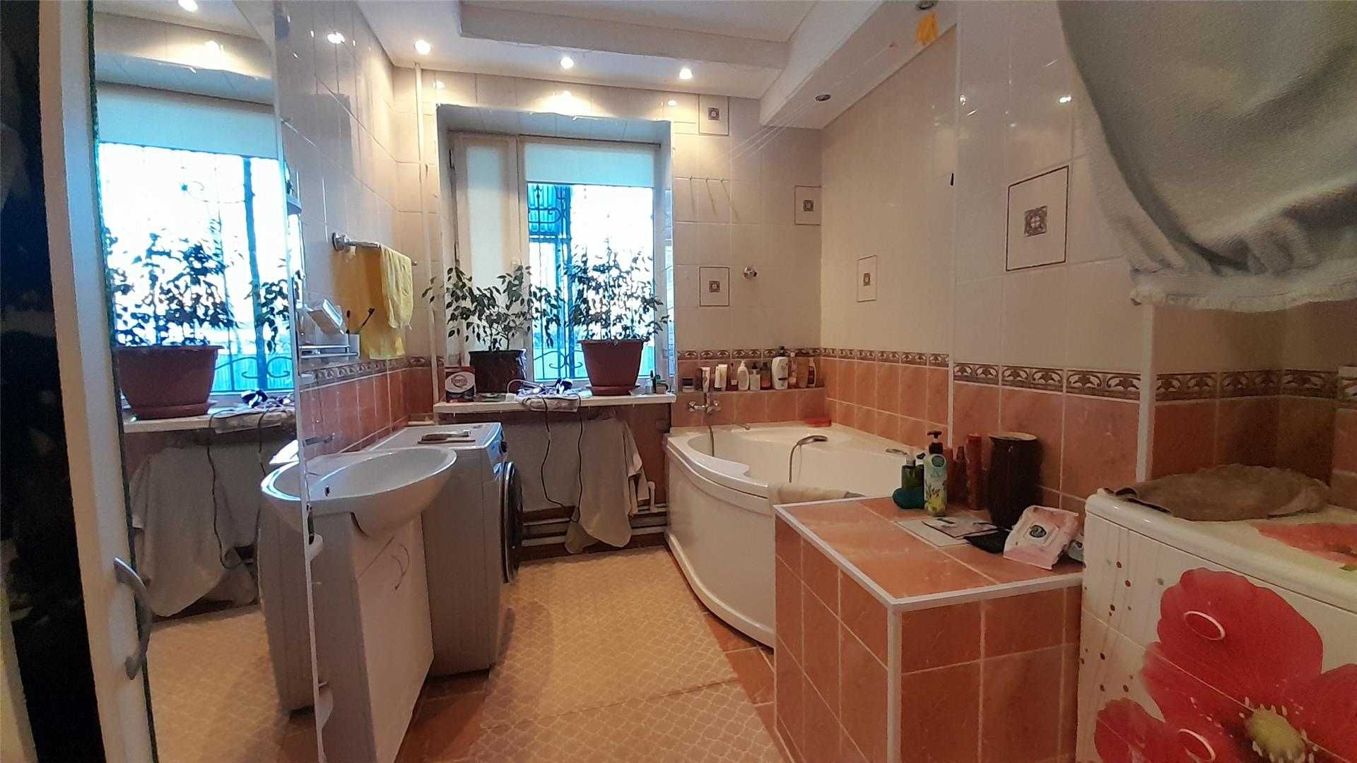 Продам  5-ти комн квартиру болгарского типа, блочный