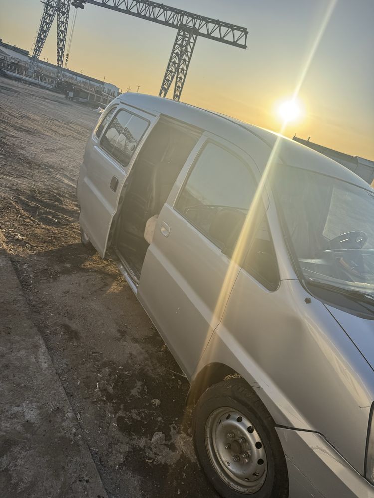 Автомабиль Hyundai Starex