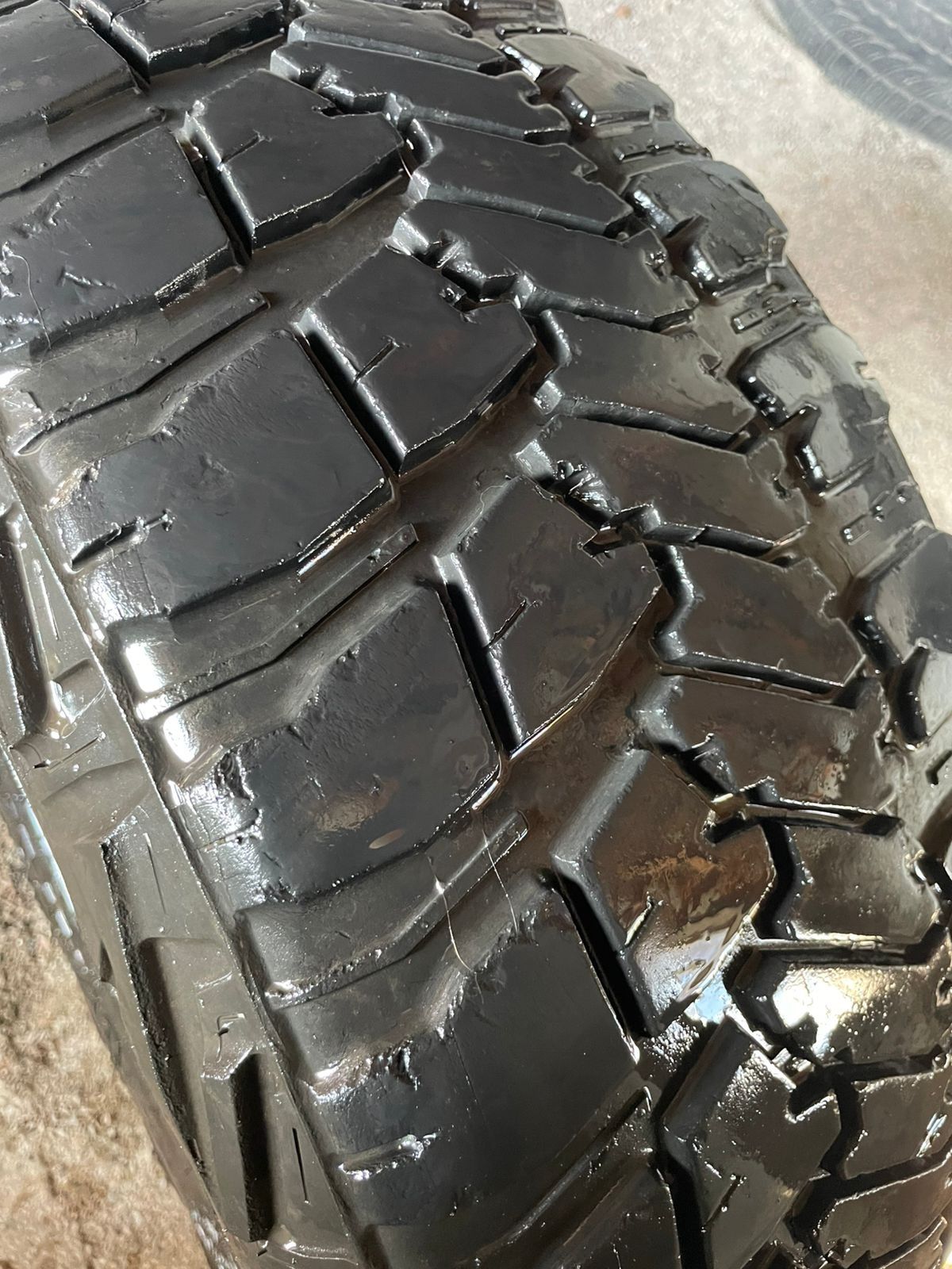 Продам шины грязевые LT275 70 R17