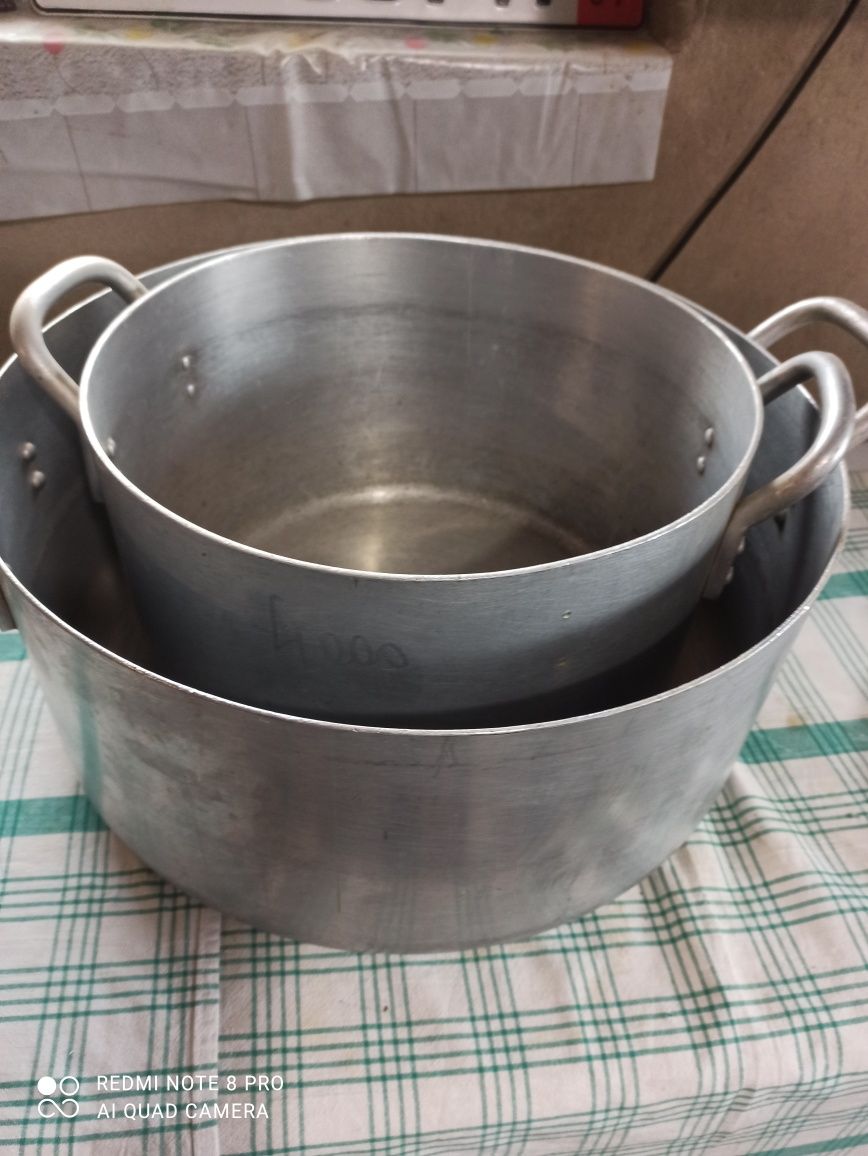 Продаются кастрюли,