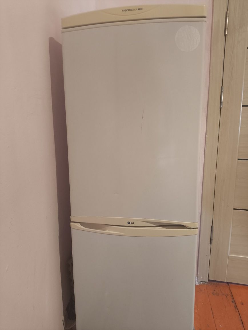 LG холодильник в отличном состояние
