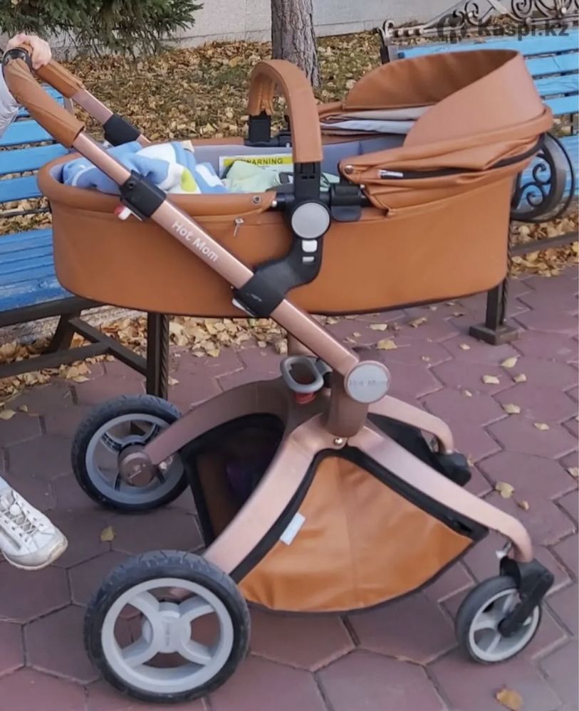 Коляска 2в1 в хорошем состоянии царапин нет. Без сумки коробка есть!