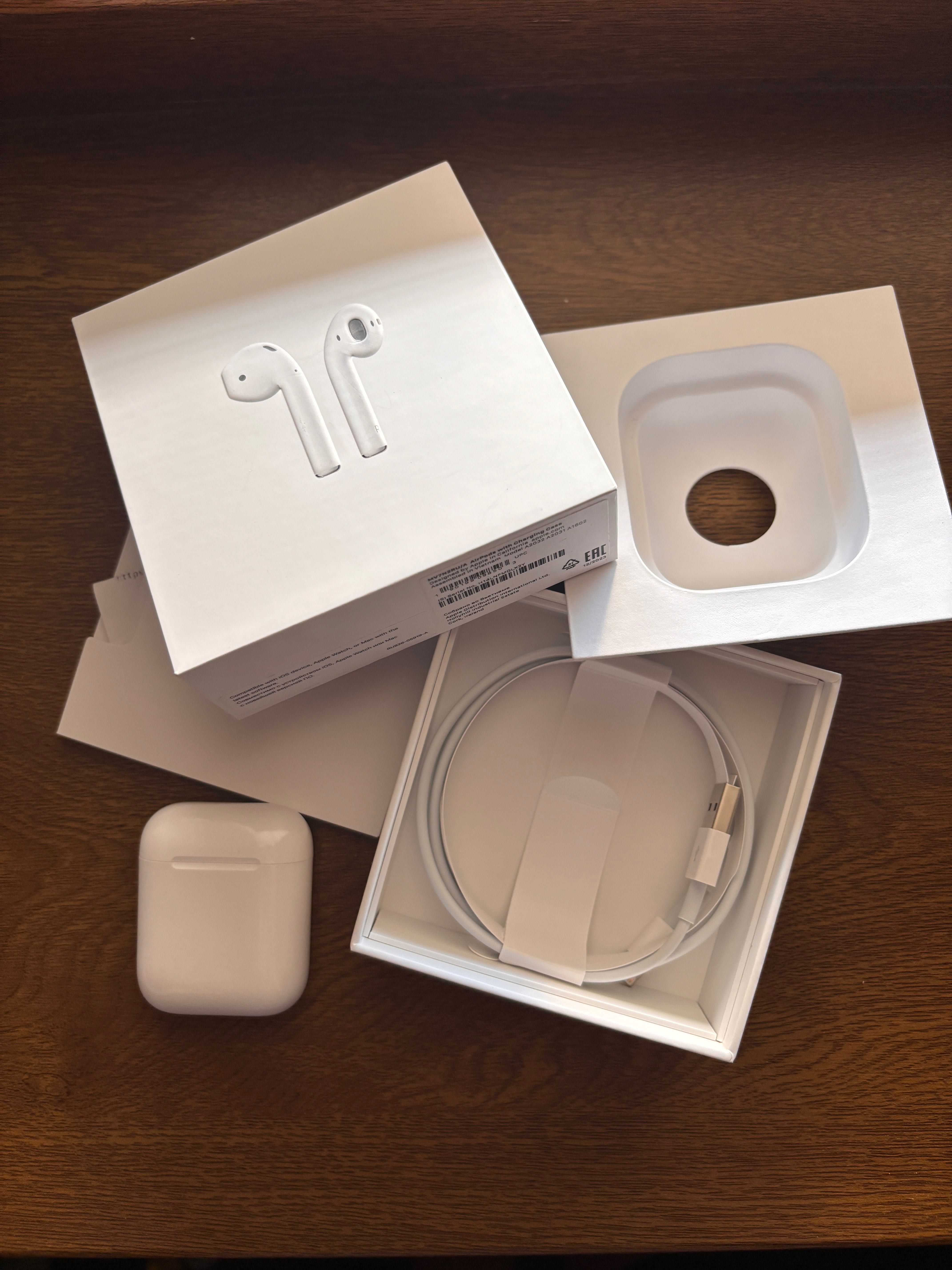 Буу airpods 2 оригинал хорошем состоянии
