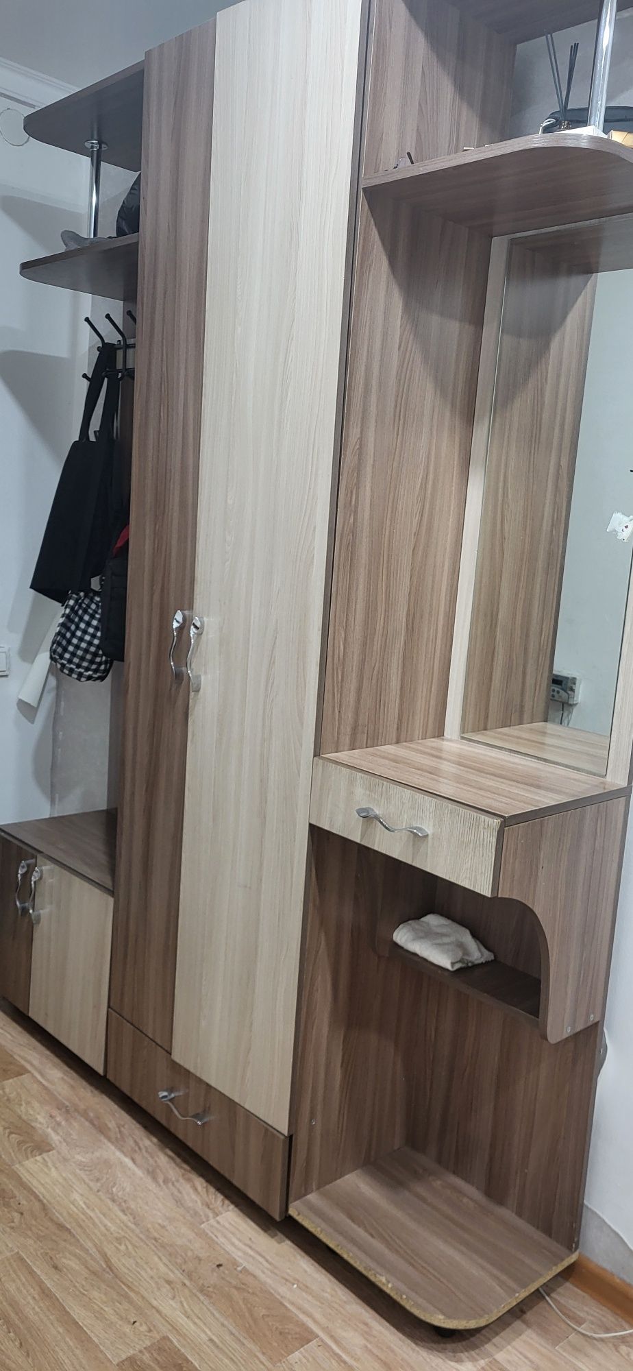 Продам шкаф для прихожки