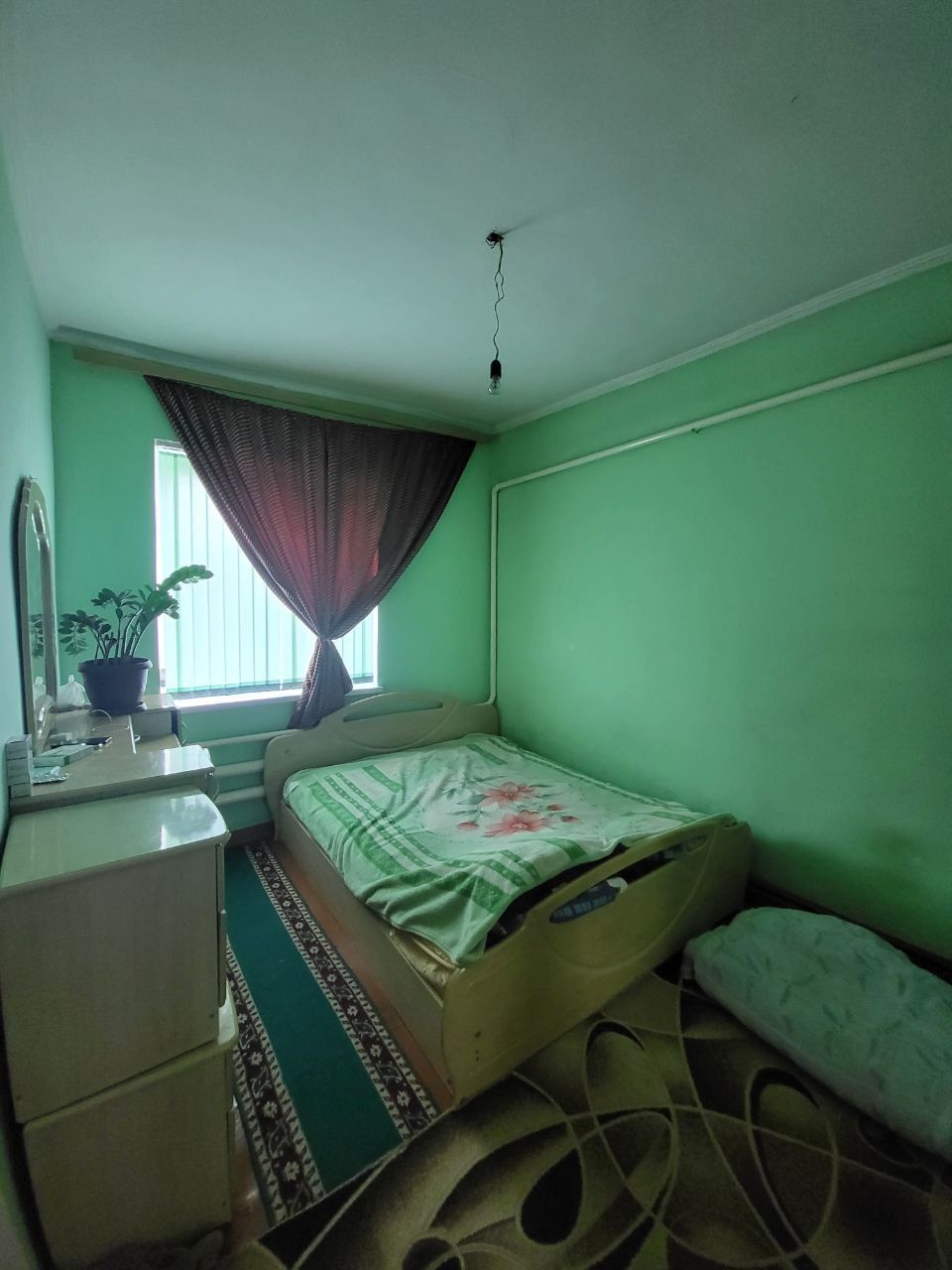 Үлкен үй, бау -бақшасы мен, баня, Гараж, сарай