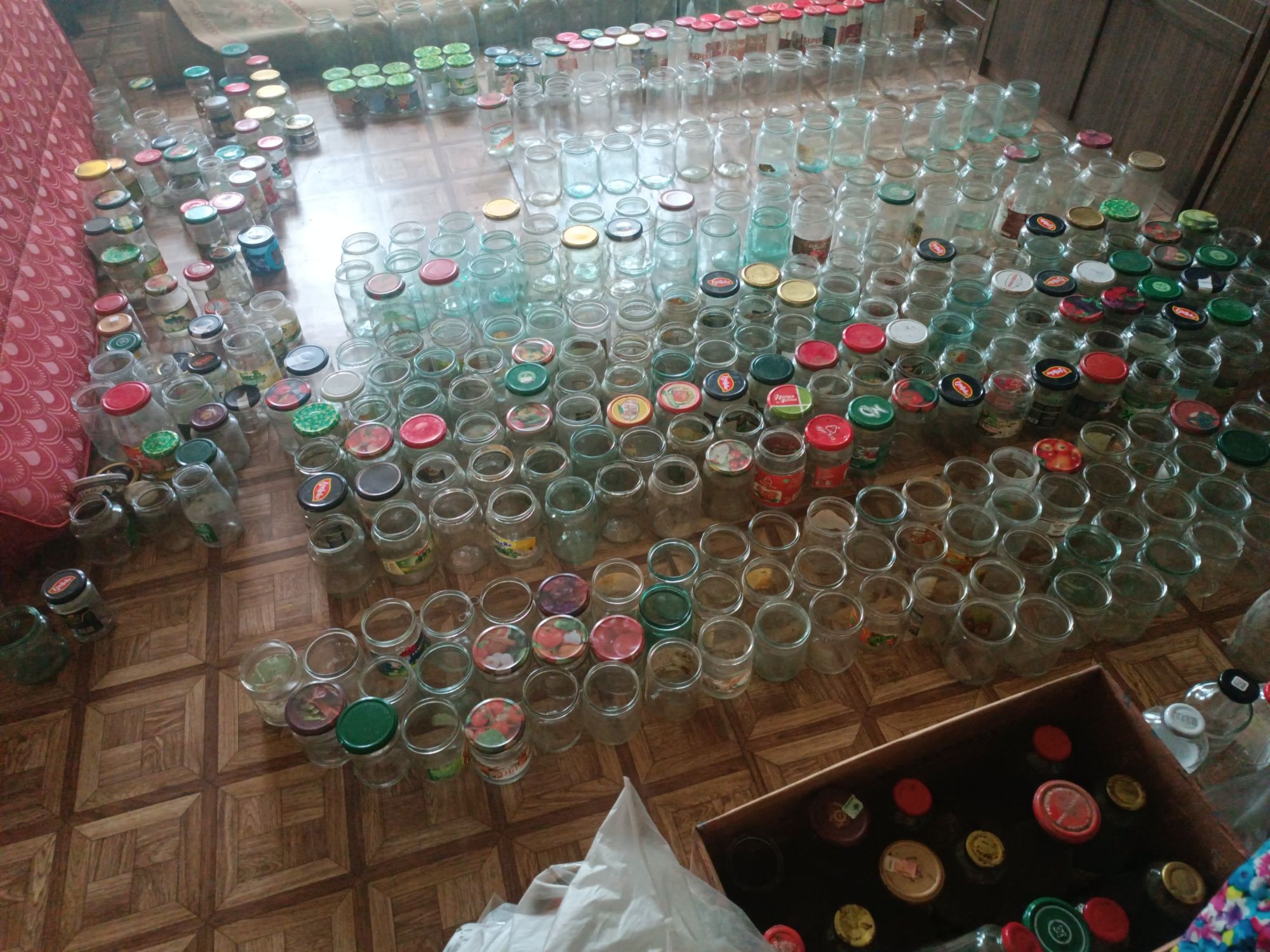 Продам  банки стеклянные  разные