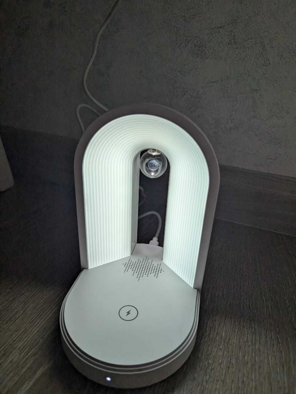 Ночник с функцией беспроводной зарядки и bluetooth-колонкой