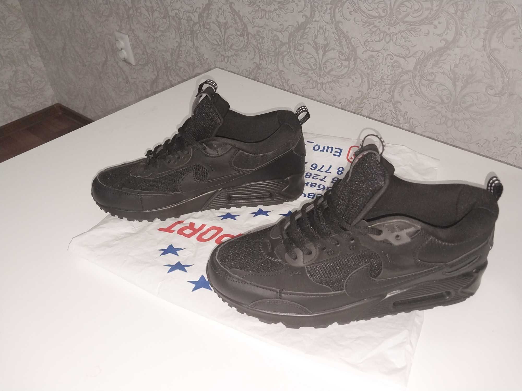 Кроссовки   NIKE         новый