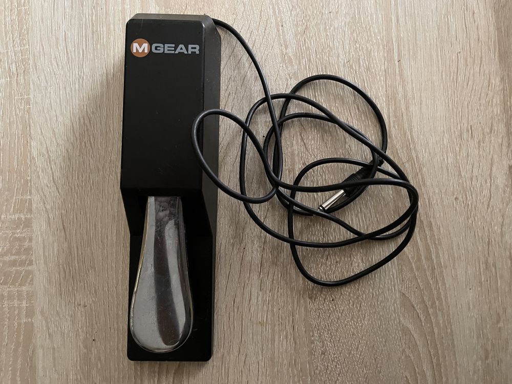 Продаю синтезатор Roland FA-06 + педаль сустейн
