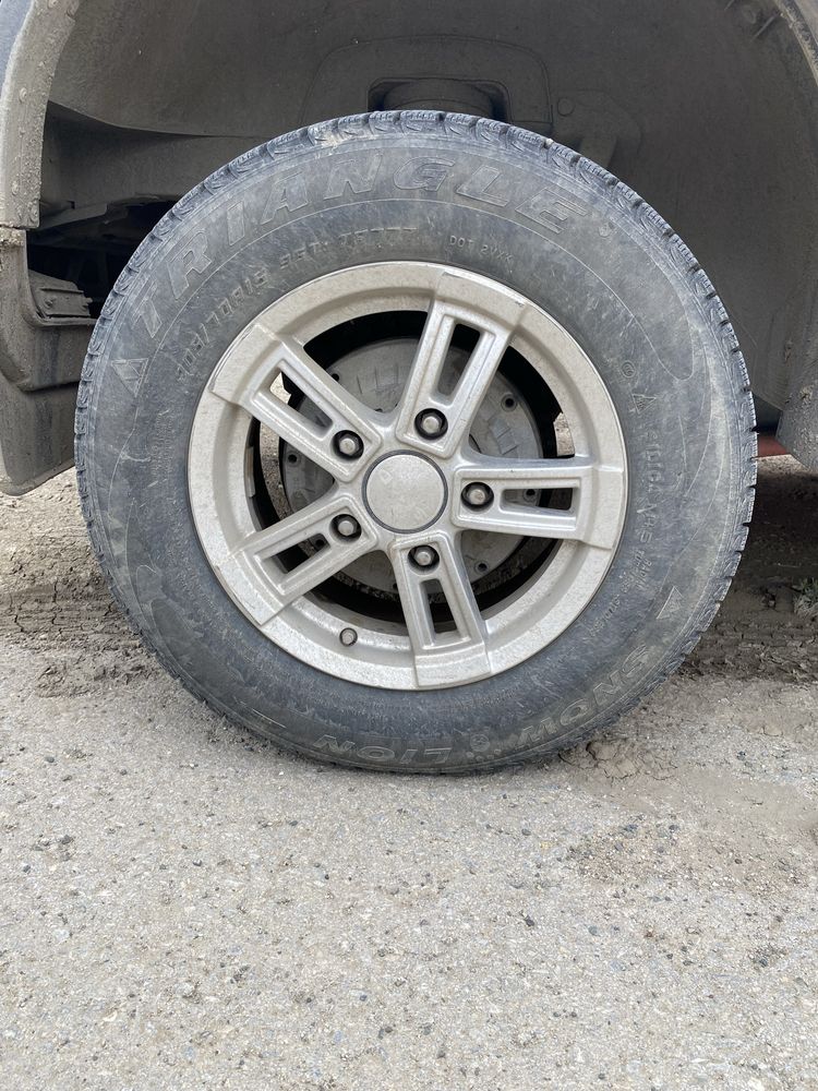 Продам атомобильные покрышки 205/70 R15