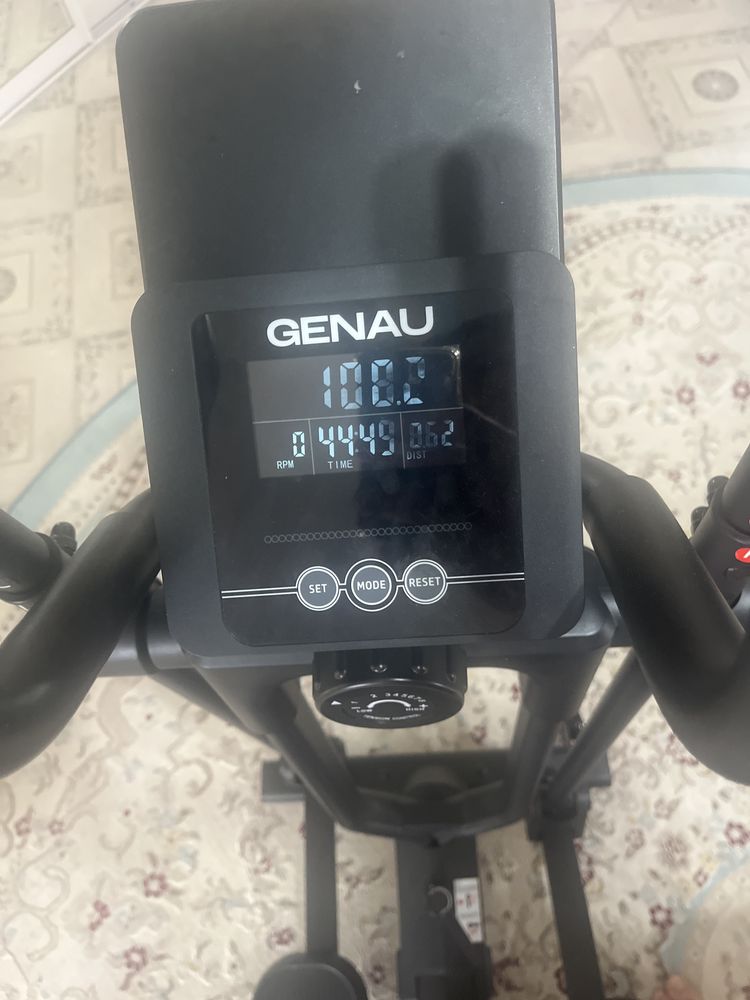 Тренажор бегава GENAU