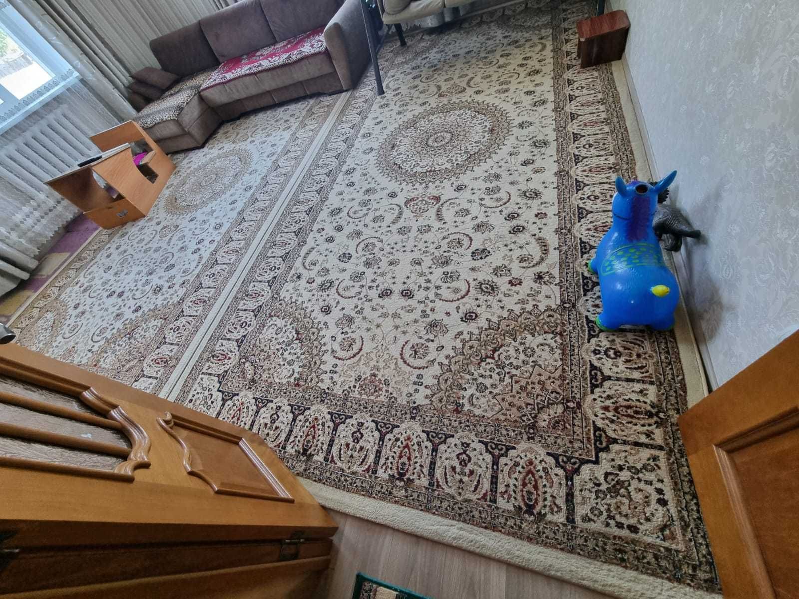 Качественные, добротные ковры. Б/у. После проф.чистки. 65 тыс/1 ковер.