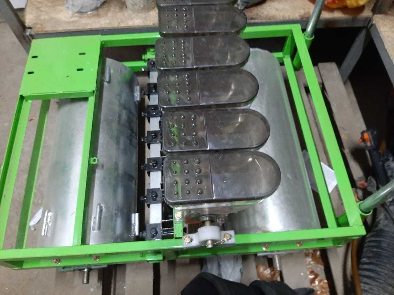 Продам профессиональную овощную сеялку Fazenda S7.