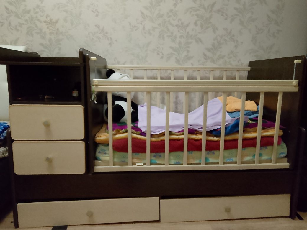 Детская кровать  в хорошем состоянии.