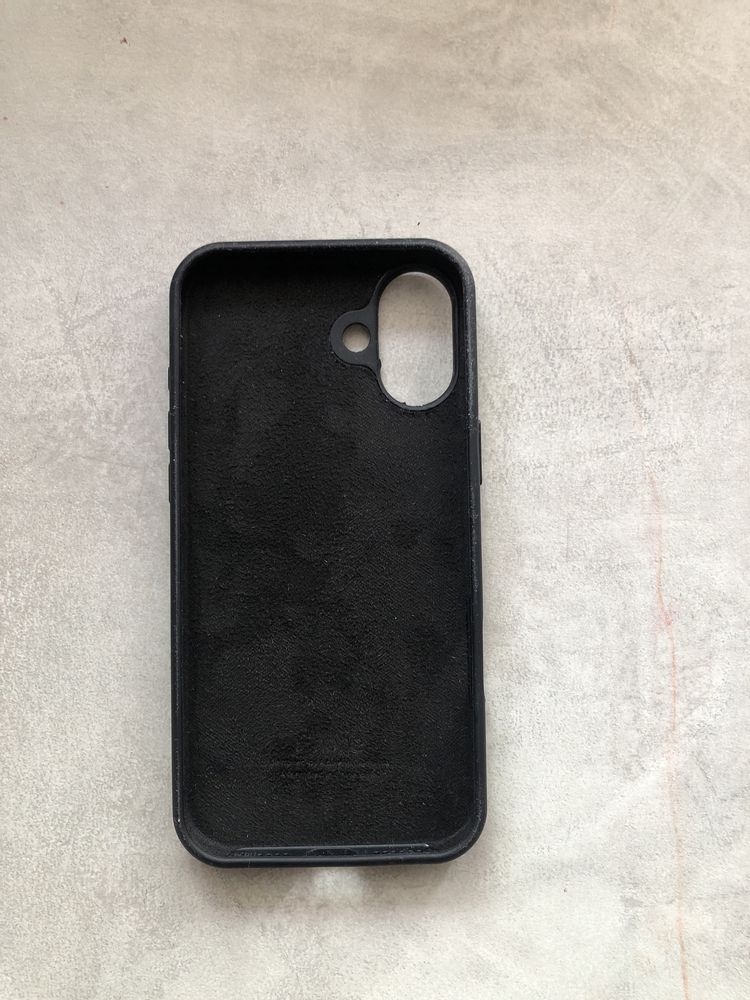 Чехол iPhone 16 +