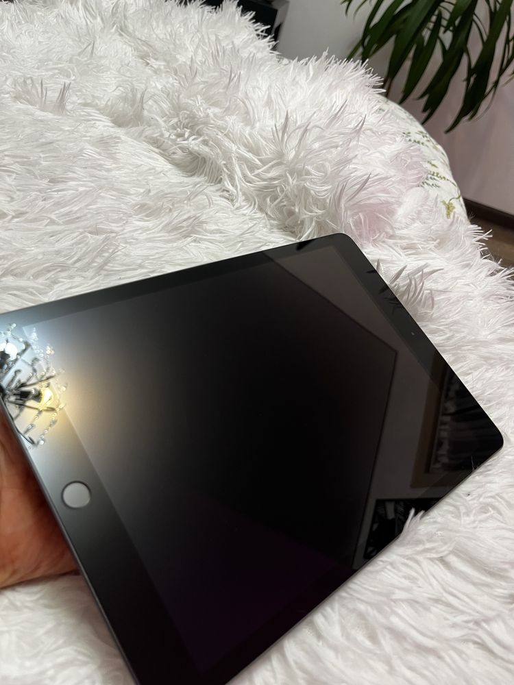 Ipad 8, 2020.