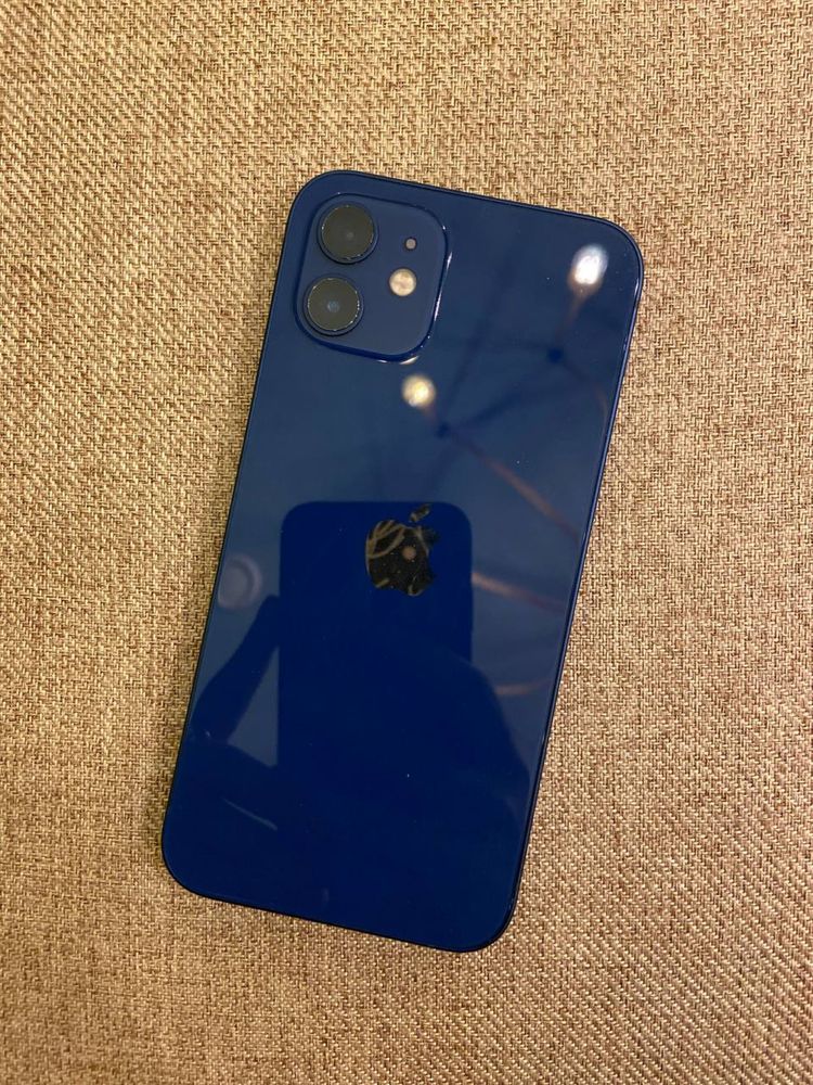Iphone 12.