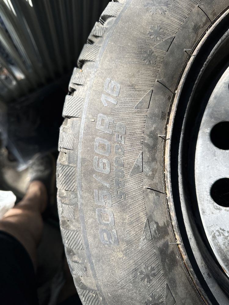 Продам мишлен  зимние автошины с дисками  205/60/R16