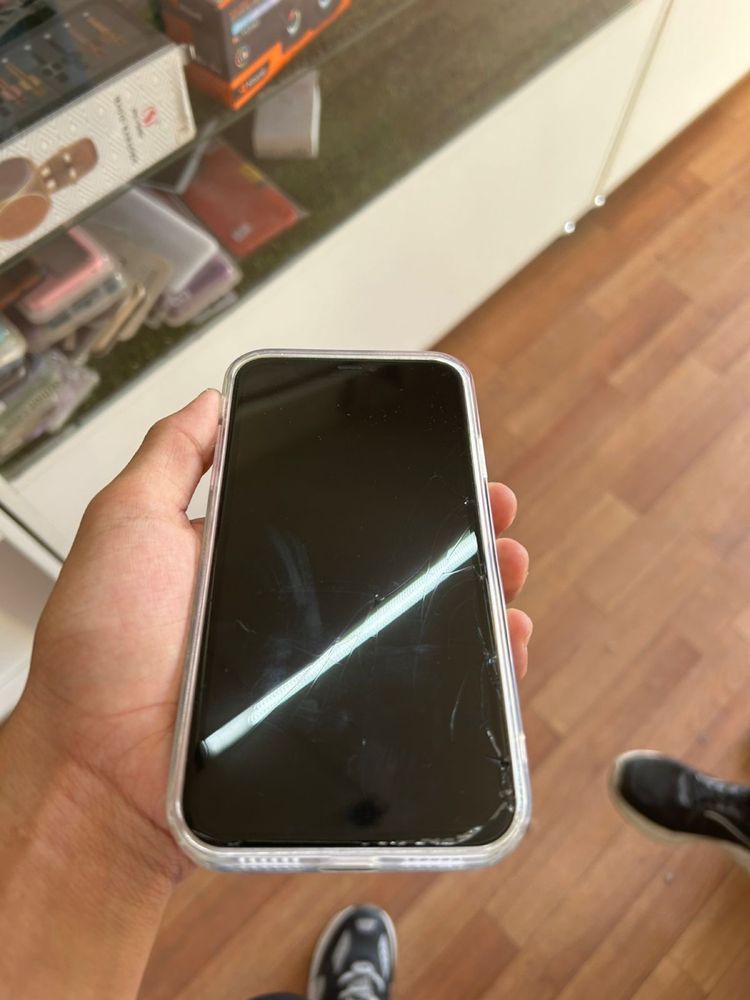 Продам Айфон 11 все ориг