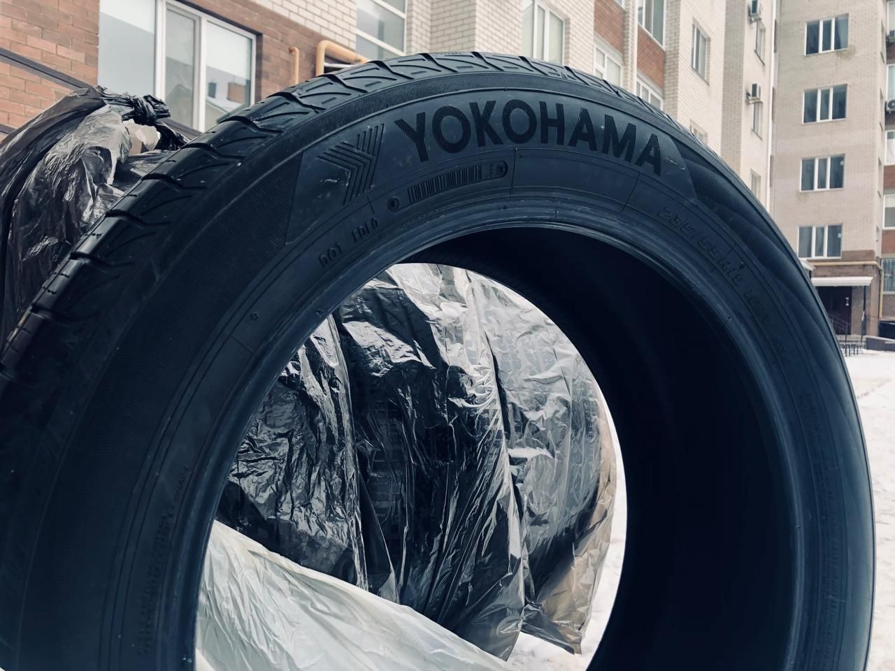 Продам летние резины YOKOHAMA 235/ 55 R19