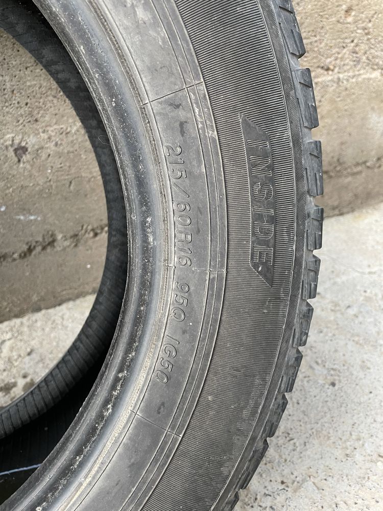 Продается 215/60/R16 зимние шины 4 шт, сост среднее
