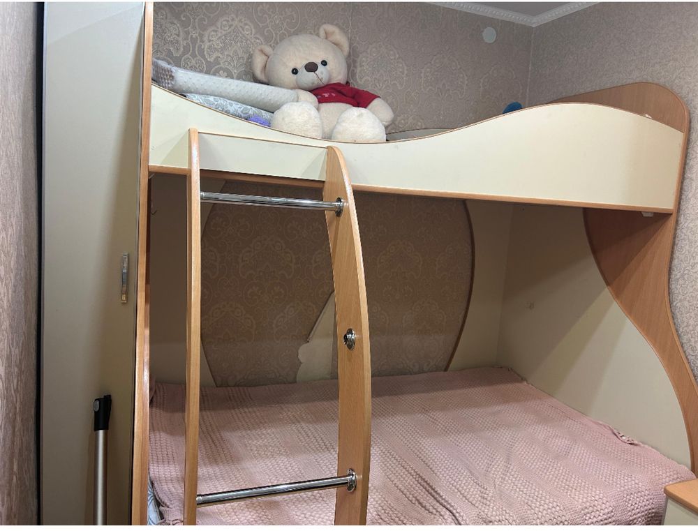 Кровать двухьярусная