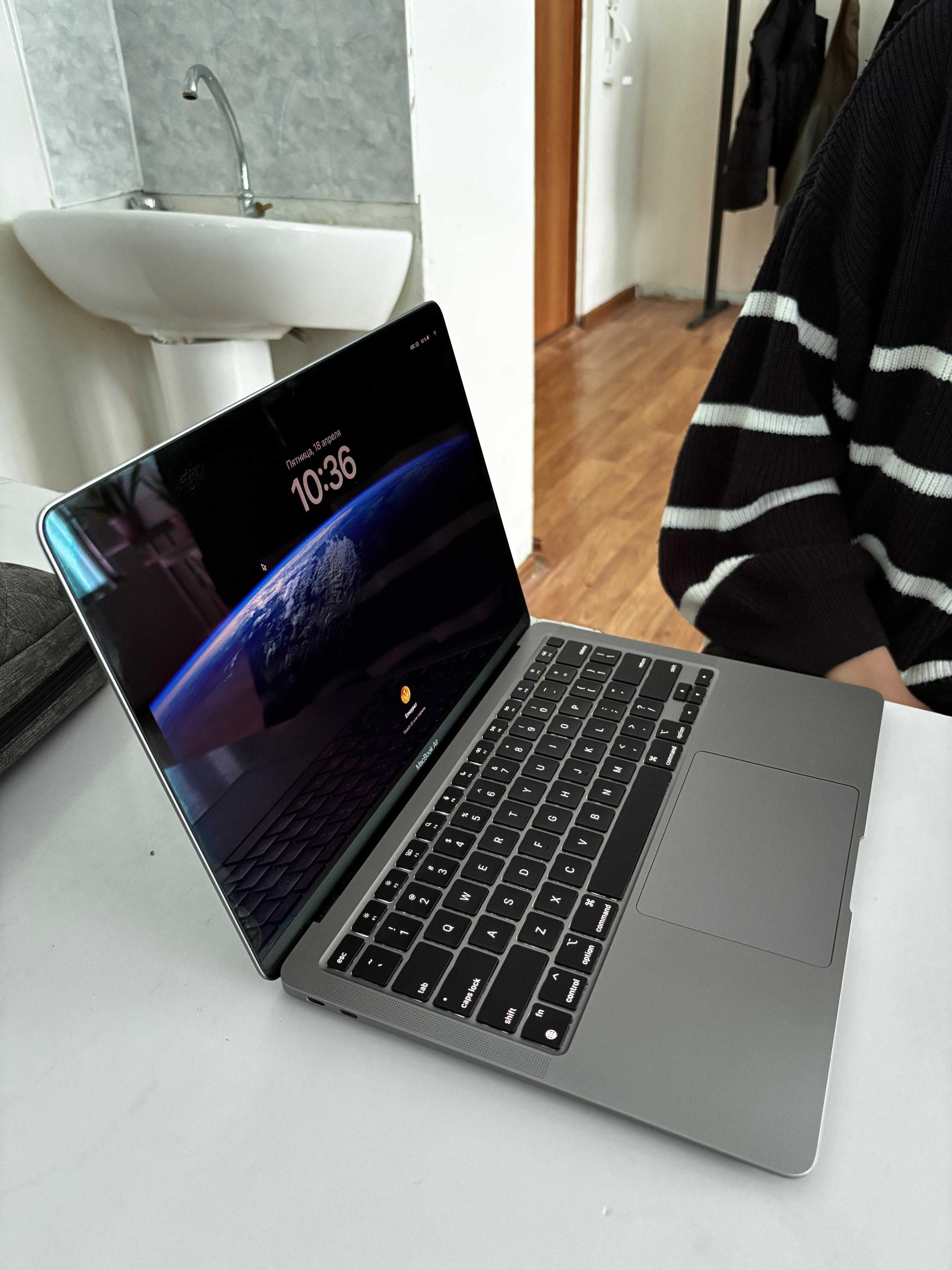 Продам Macbook air13