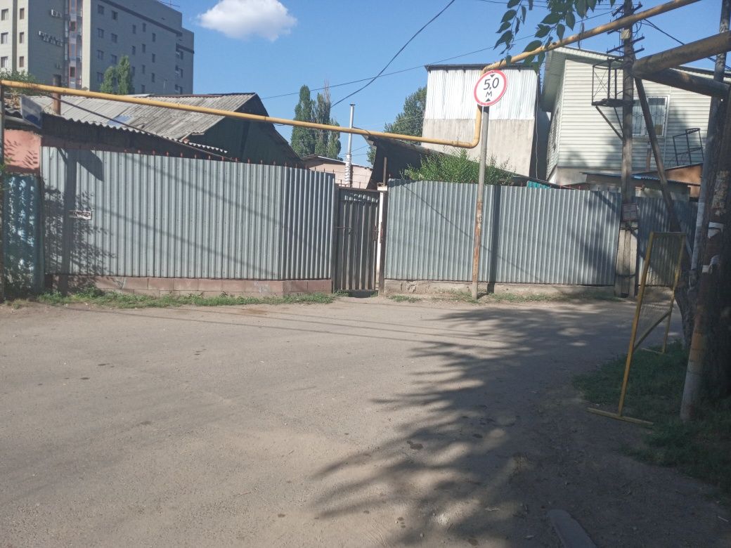Участок в центре города удобно под комерцию